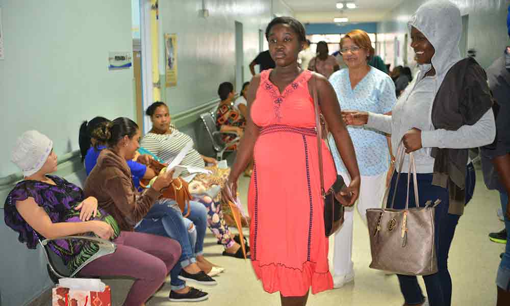 Amnistía Internacional pide gobierno RD eche atrás medidas hospitalarias contra parturientas haitianas