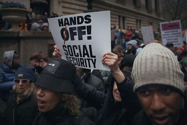 Estadounidenses se lanzan a las calles en 1400 ciudades en protesta contra Presidente Donald Trump y Elon Musk