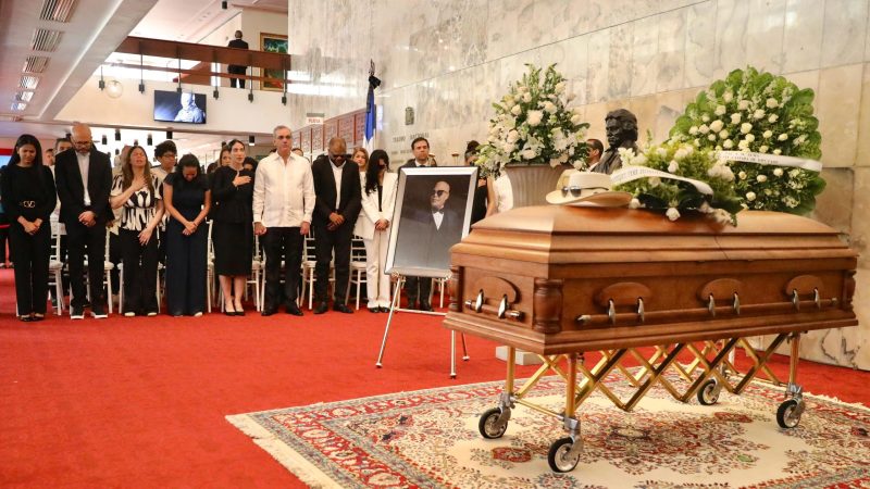 Restos del afamado artista Rubby Pérez son velados en el Teatro Nacional