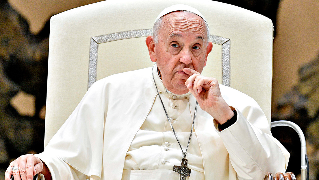 El Papa Francisco habría muerto de un derrame cerebral, según algunos medios de comunicación, pero aún no hay confirmación