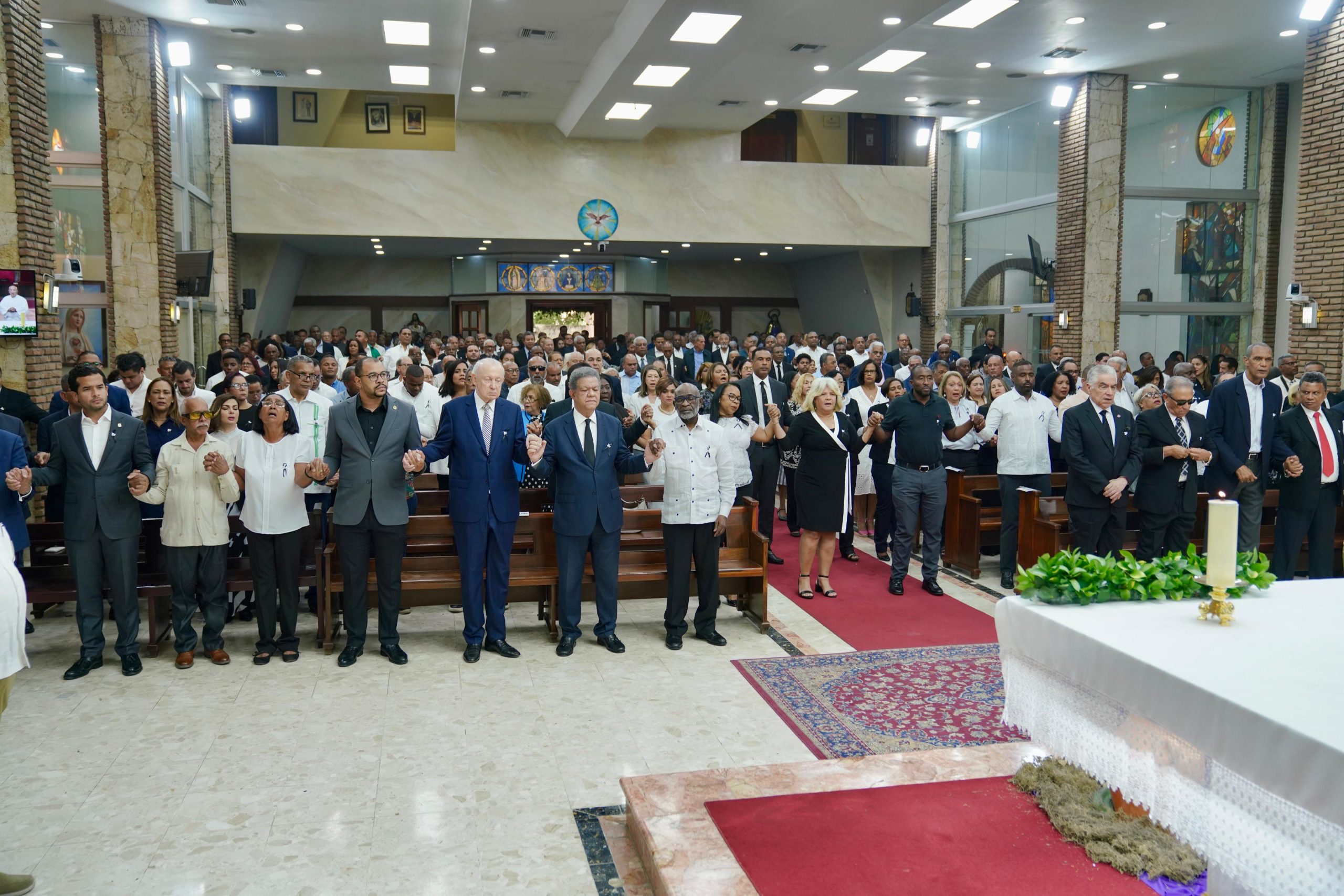 Fuerza del Pueblo se une en oración por las víctimas del Jet Set