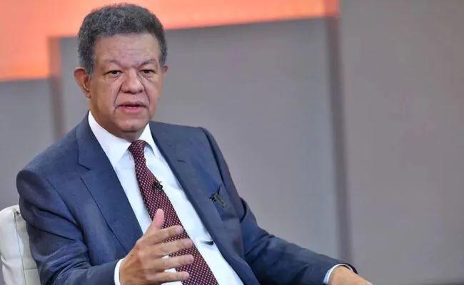 Leonel Fernández reflexiona sobre la fragilidad humana tras la tragedia del Jet Set: “La vida es hermosa, pero vulnerable”*