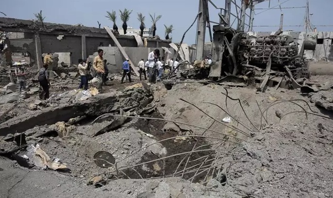 Ejército de EU ataca puerto petrolero de Yemen y mata a más de 70 personas y deja 171 heridos