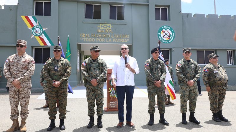 Abinader llama tropas ser «los ojos de la patria en la frontera»