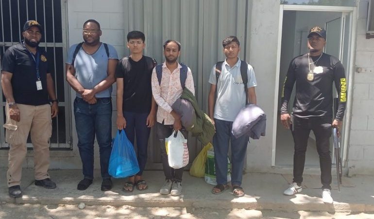 Migración apresa a 5 cubanos y 3 indios indocumentados en Dajabón