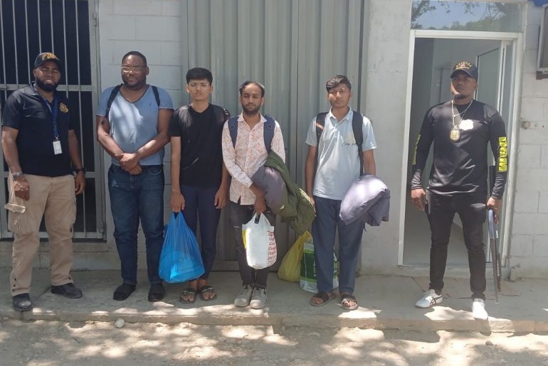 Migración apresa a 5 cubanos y 3 indios indocumentados en Dajabón