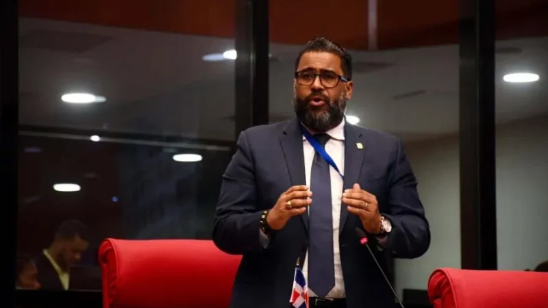 Ex senador de la FP, Franklin Rodríguez arremete contra clínica Abel González por negarse a darle asistencia médica tras colapso de Jet Set