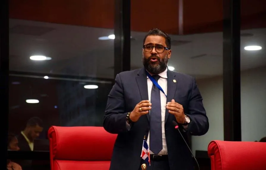 Ex senador de la FP, Franklin Rodríguez arremete contra clínica Abel González por negarse a darle asistencia médica tras colapso de Jet Set