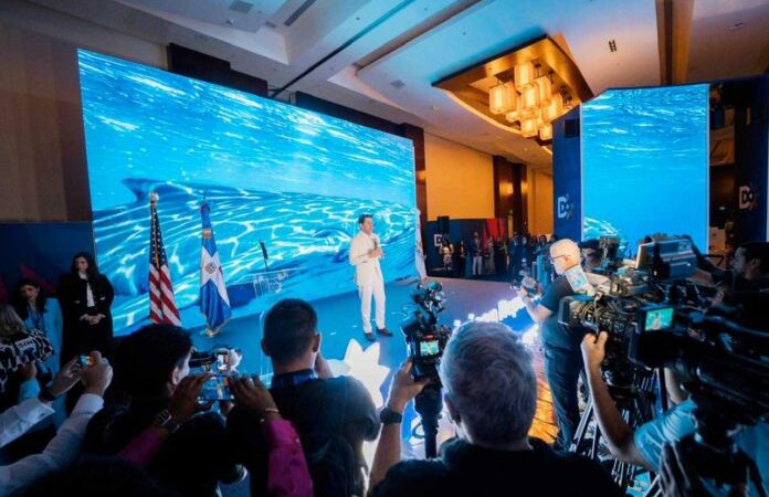 Turismo firma acuerdo con 30 empresas del sector con miras a promover turismo de lujo y el todo incluido