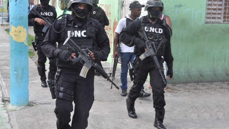 Con efectivos de la Dirección Nacional de Control de Drogas (DNCD), el Ejército, la Policía Nacional y la Fiscalía del Distrito realizan amplio operativo contra delincuencia en el sector de Capotillo