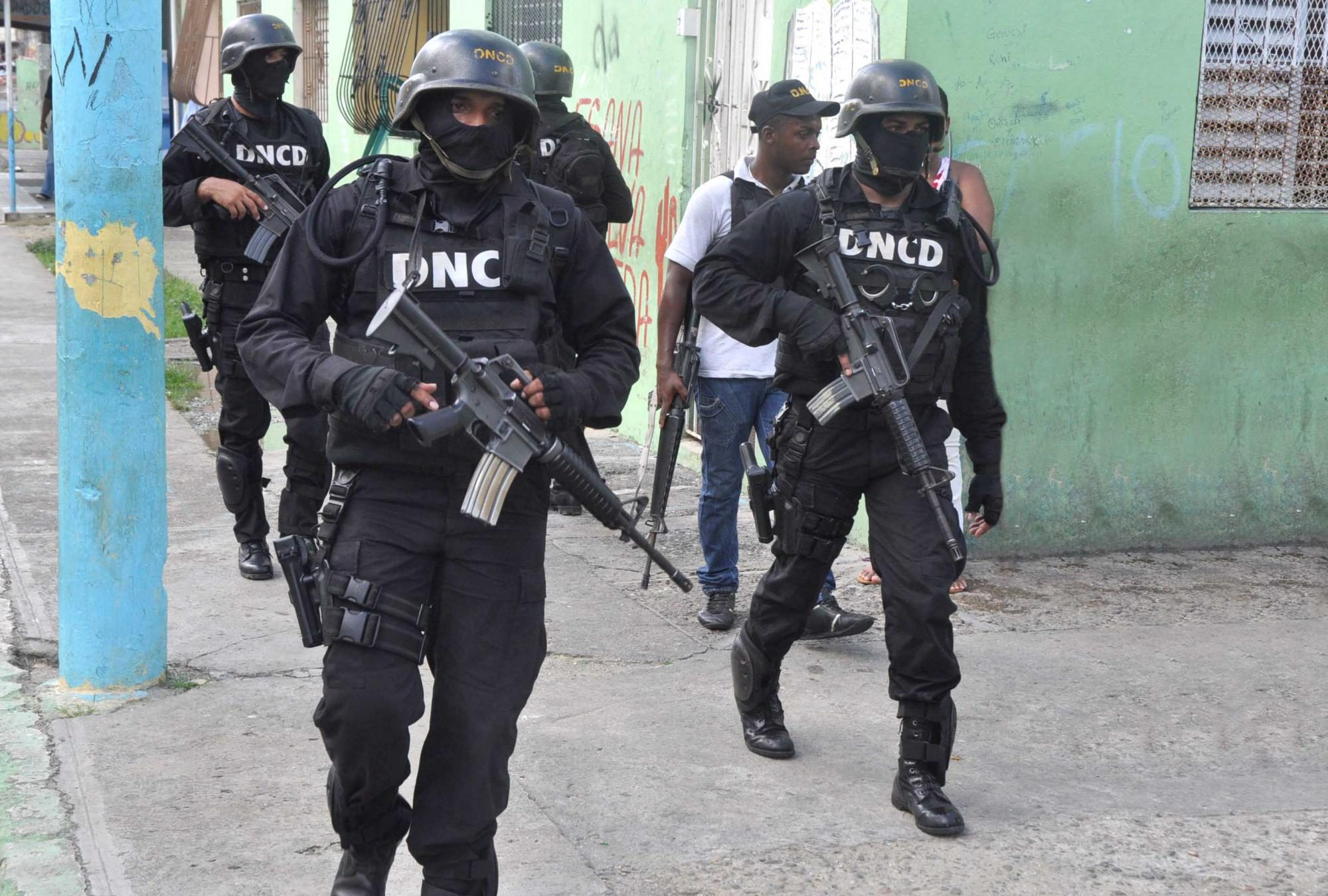 Con efectivos de la Dirección Nacional de Control de Drogas (DNCD), el Ejército, la Policía Nacional y la Fiscalía del Distrito realizan amplio operativo contra delincuencia en el sector de Capotillo