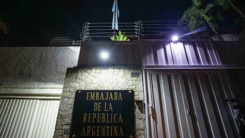 Estados Unidos rescata a opositores del régimen de Maduro asilados en la embajada de Argentina en Venezuela