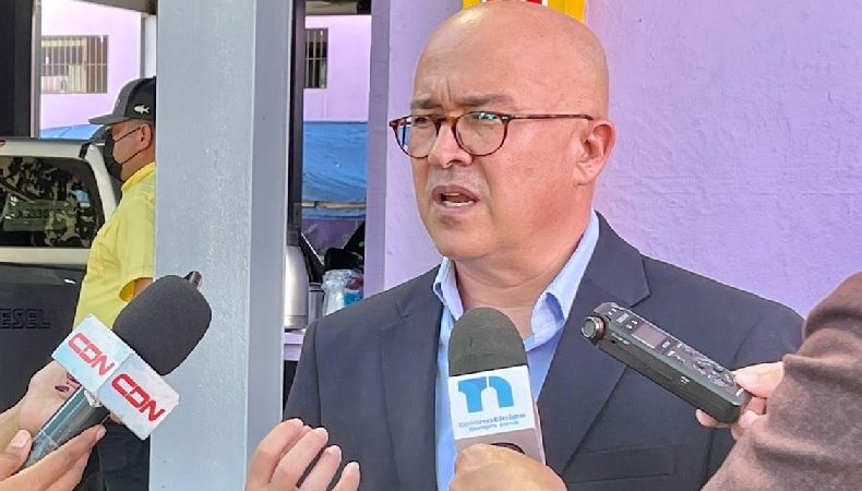 Domínguez Brito afirma hay falta de acción en el gobierno para erradicar pisos de tierra en hogares pobres del país