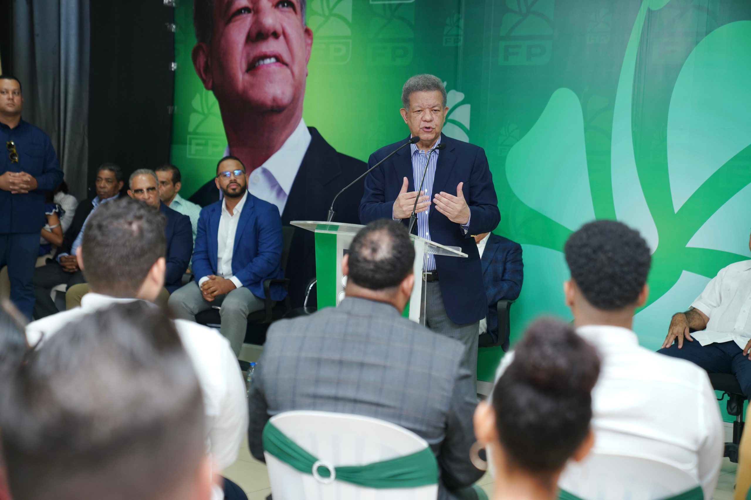 Leonel: “El presidente tiene informaciones que quiere compartir con los expresidentes, y por supuesto, ahí estaremos”