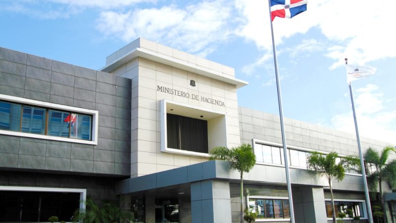 Descubren anomalías millonarias en Ministerio de Hacienda en RD