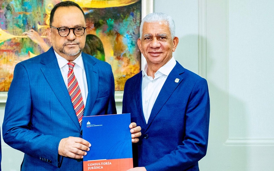 Luis Abinader envía al Senado proyecto de ley busca regularizar libertad de expresión y medios digitales