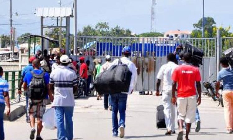 Haitianos en masa regresan a su país para evitar deportaciones por parte gobierno de Rep. Dominicana