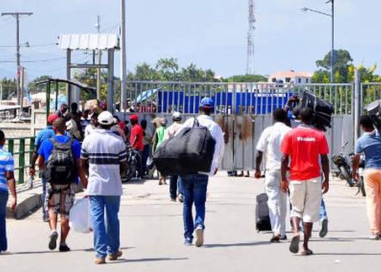 Haitianos en masa regresan a su país para evitar deportaciones por parte gobierno de Rep. Dominicana