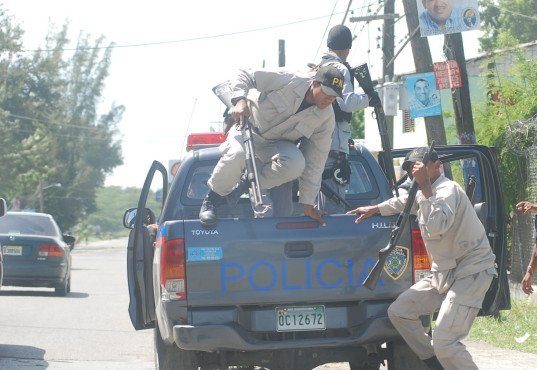 Policía acribilla a atracadores acusados de secuestrar a mujer en Herrera