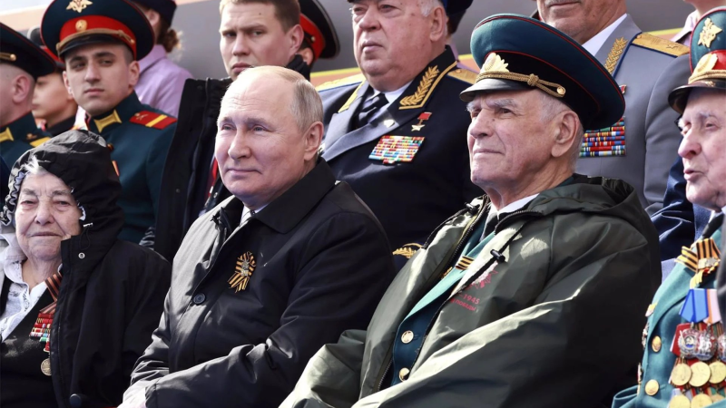 Putin hace gala de su influencia en desfile 9 de mayo