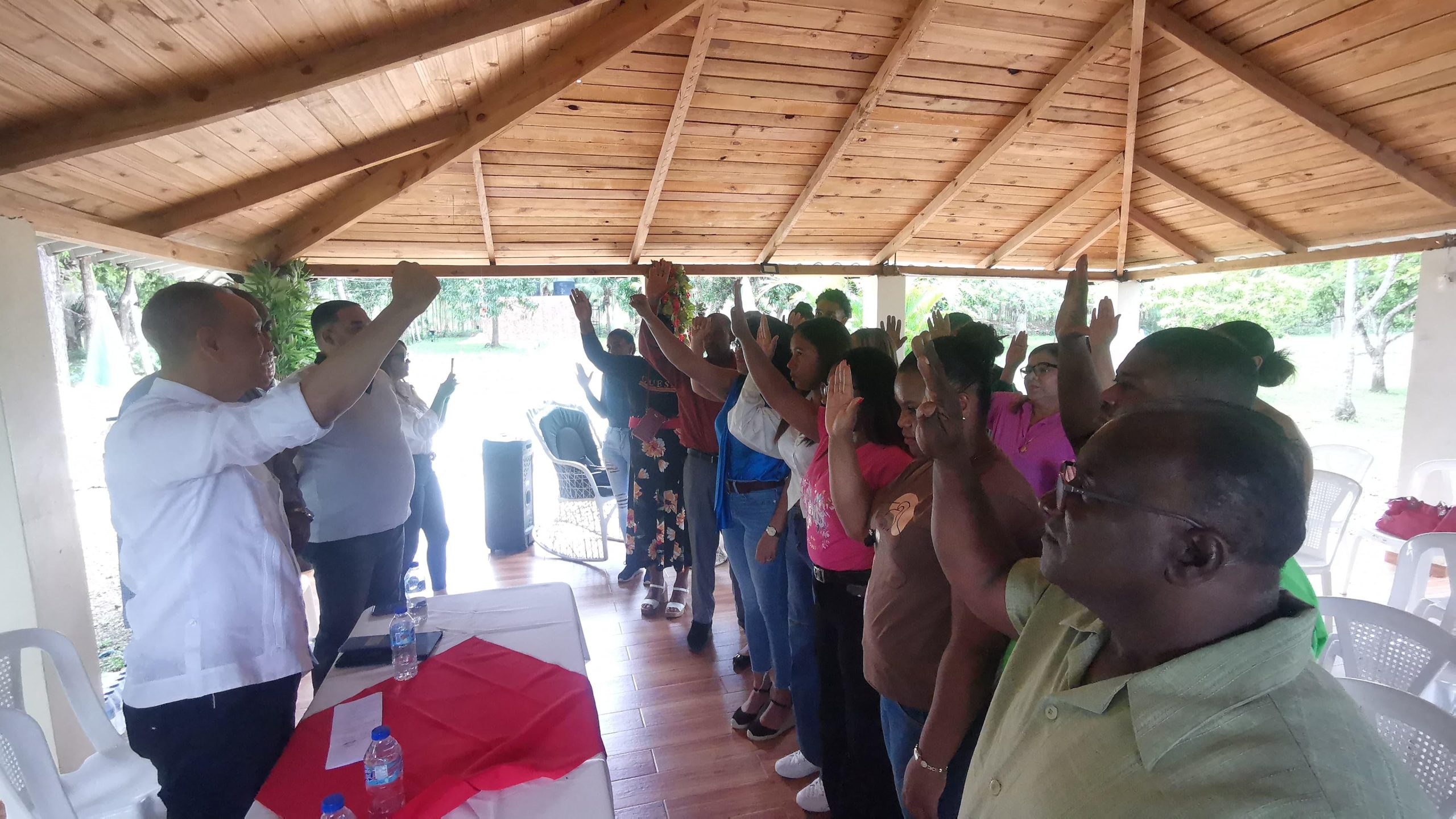 Dirigentes del PRM se juramentan en la FP en apoyo a Leonel Fernández y lanzan el movimiento nacional “República Fuerte”*