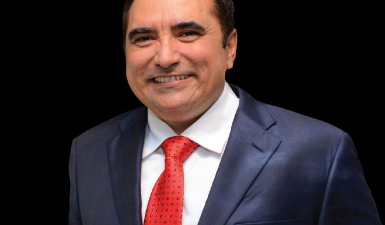 Víctor Pavón felicita a empresario Saymon Díaz por anuncio de inversión en SDN