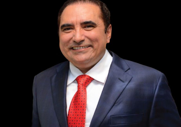 Víctor Pavón felicita a empresario Saymon Díaz por anuncio de inversión en SDN