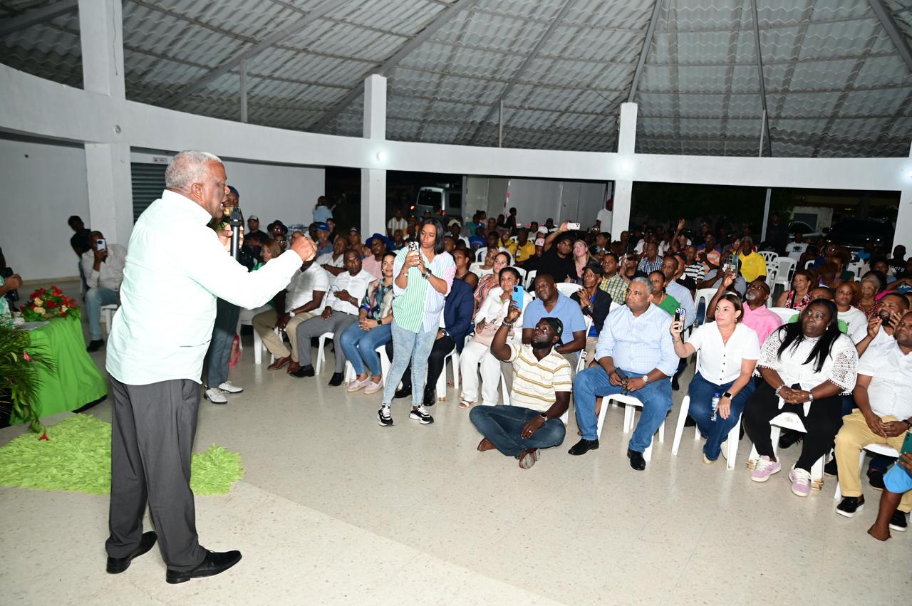 Pablo Olmo pide la intervención del ministerio de Administración Pública para que la alcaldesa Betty Geronimo cumpla con la ley.