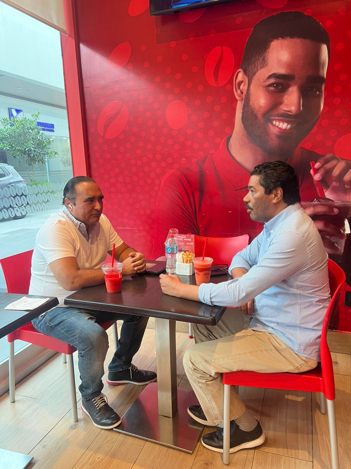 Ex alcalde Jesús Feliz y empresario Víctor Pavón se reúnen para planificar sobre futuro político FP en SDN