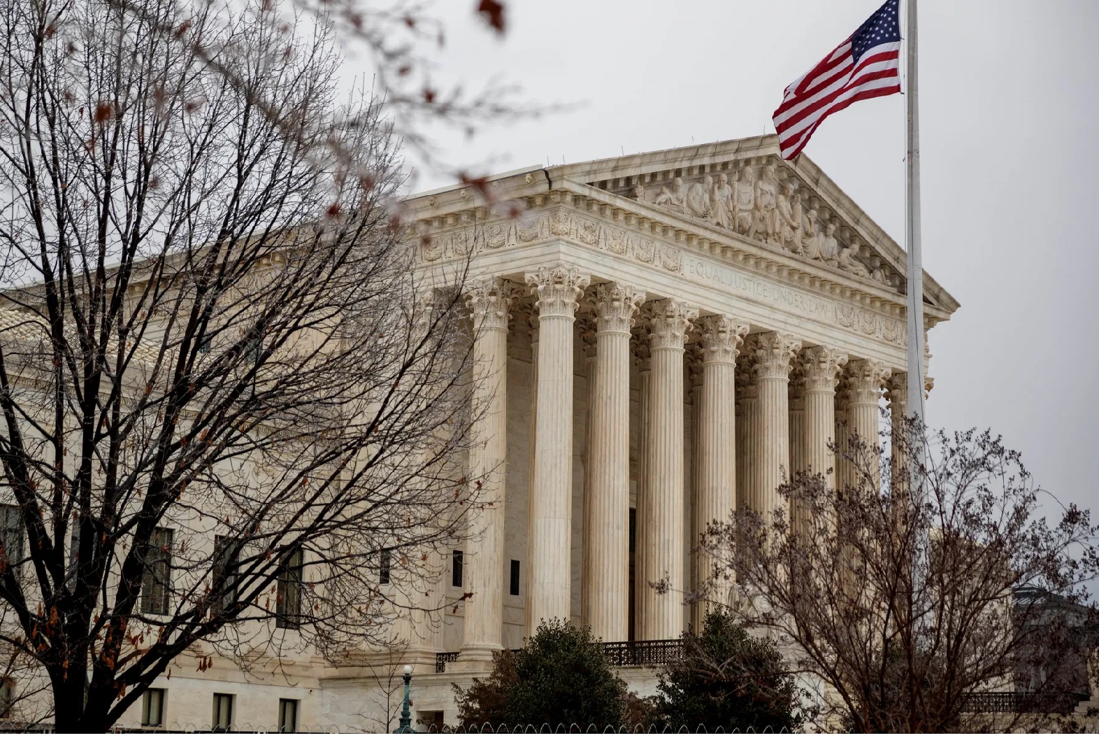 Tribunal Supremo EE.UU. decide respaldar deseo de Trump de no dar ciudadanía por derecho de nacimiento