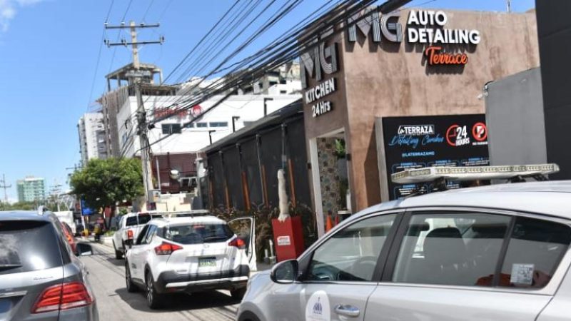 Un muerto y un herido deja balacera en restaurant Naco