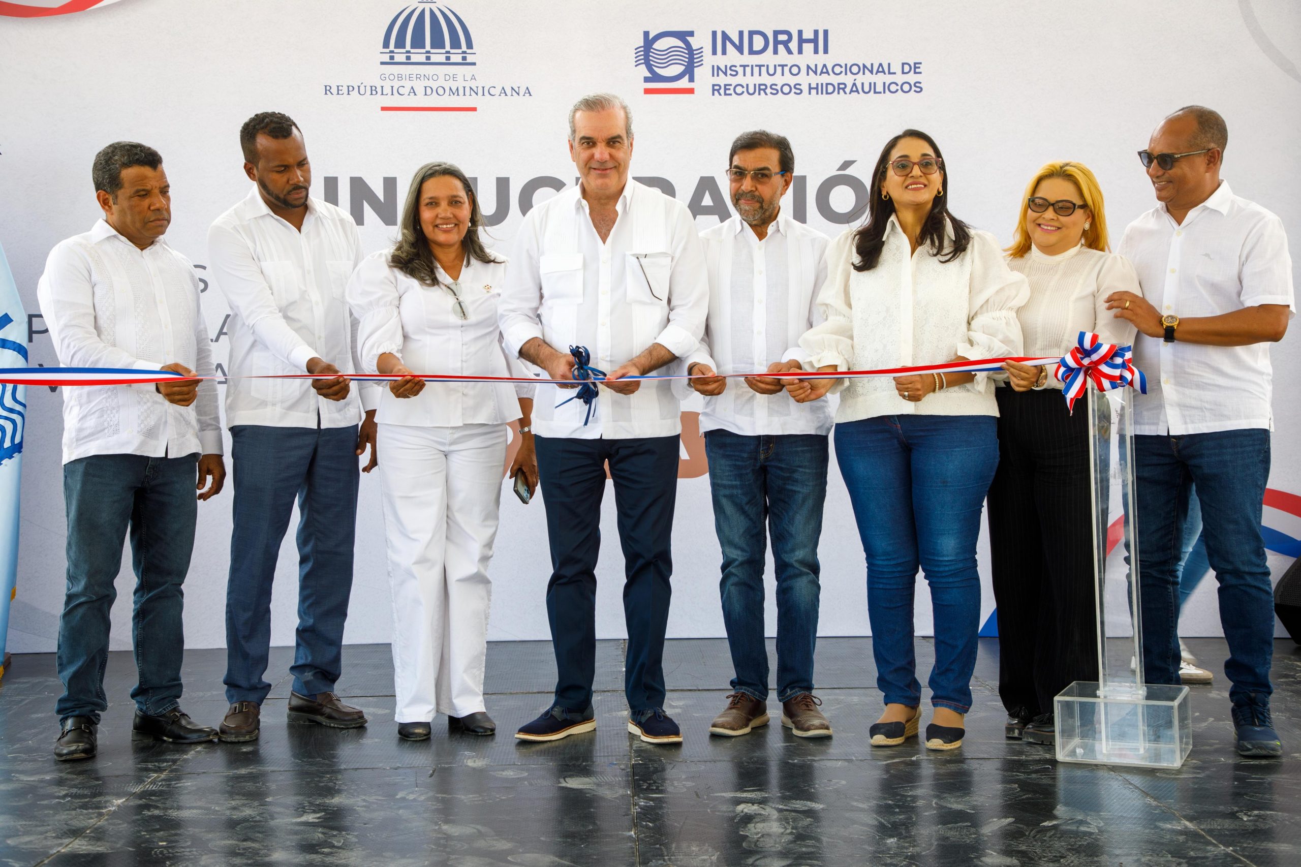 Abinader deja  inauguradas varias obras hidráulicas en Azua