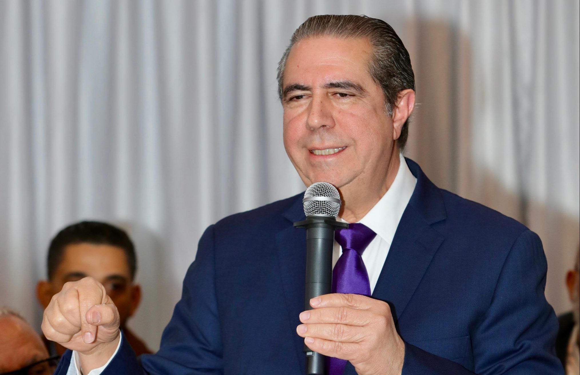 Francisco Javier García asegura país va como el cangrejo