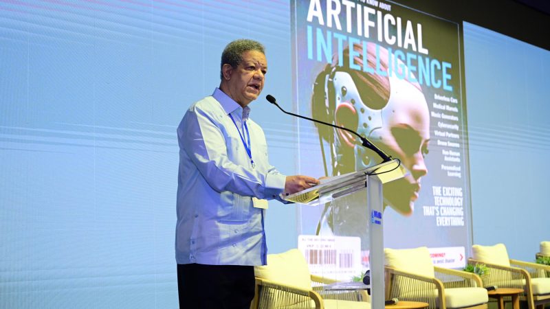 Leonel Fernández asegura que la humanidad necesita una inteligencia artificial más incluyente, “que empodere a las personas