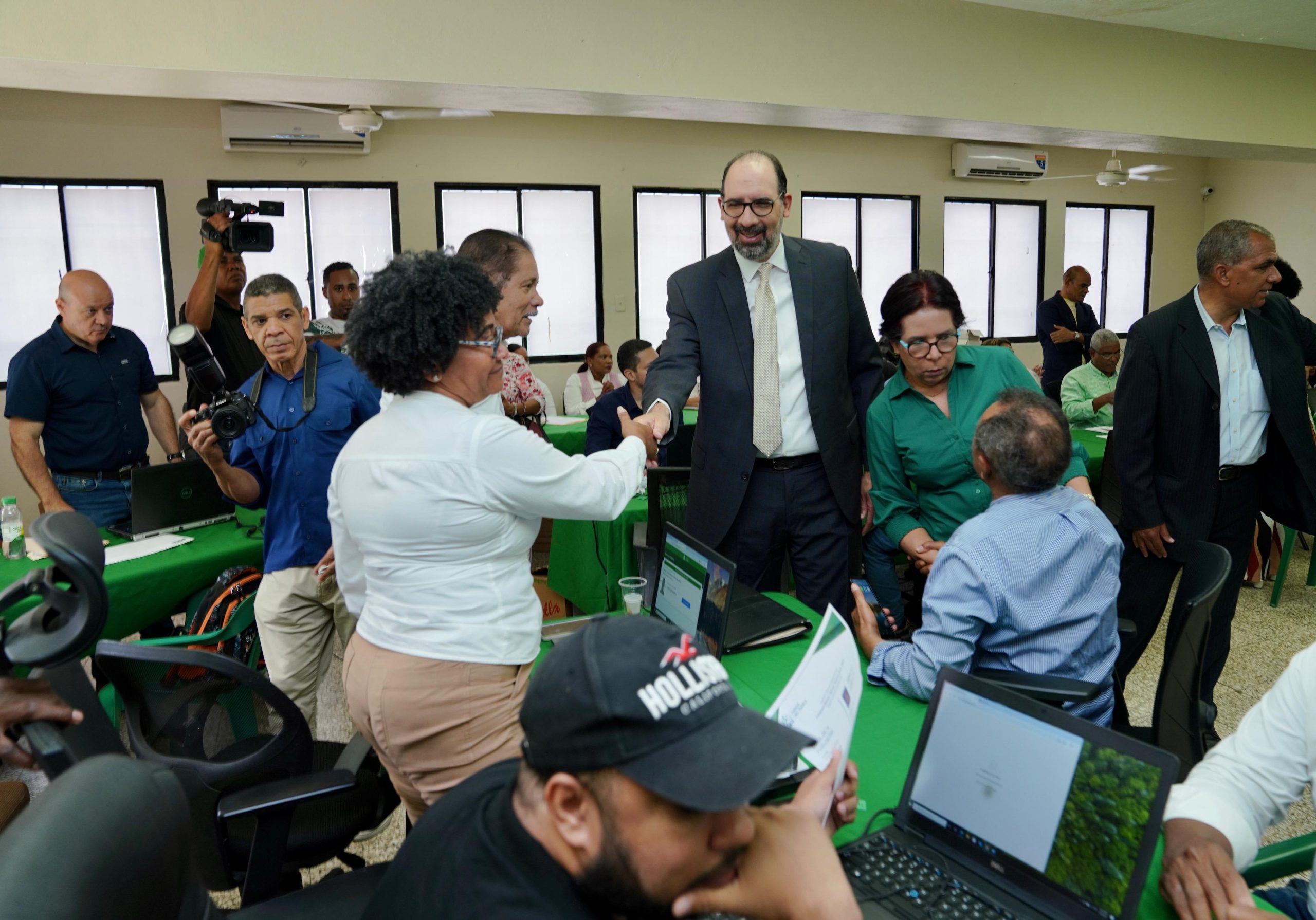 Henry Merán destaca entusiasmo y masiva participación en el proceso de inscripción de aspirantes en Fuerza del Pueblo