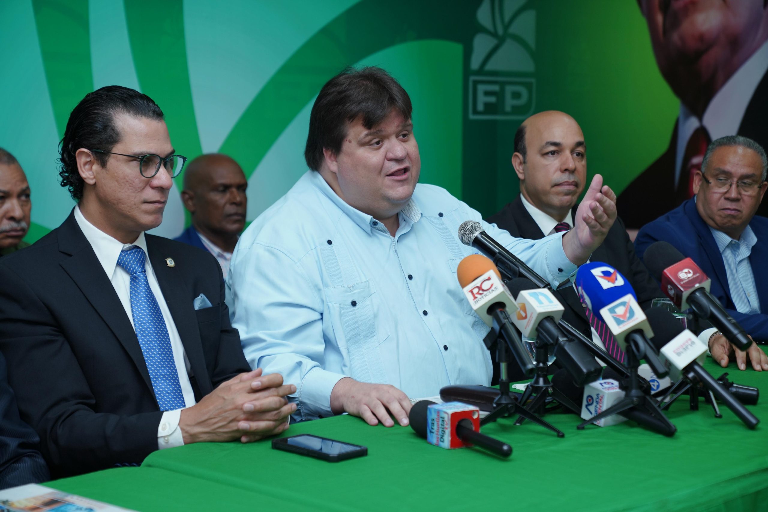 FP denuncia el Gobierno del PRM gasta casi 4 mil millones en pensiones especiales sin justificación*