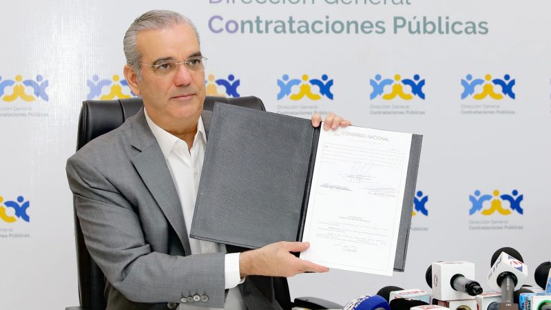 Luis Abinader promulga nueva Ley de Contrataciones Públicas