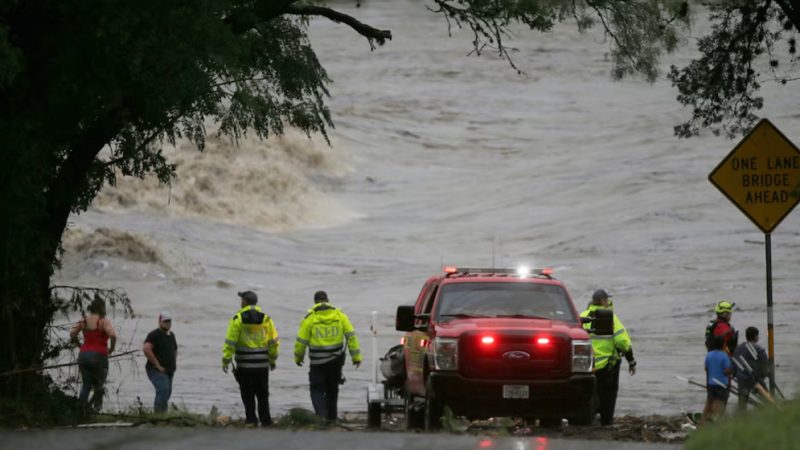 24 muertos y más de 20 niñas perdidas en inundaciones en Texas