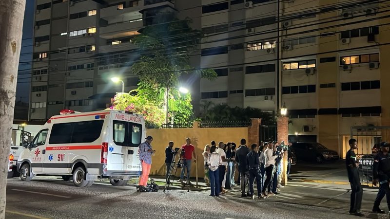 Hombre de 30 años asesina a una mujer de 70 años y deja varios heridos en Naco  