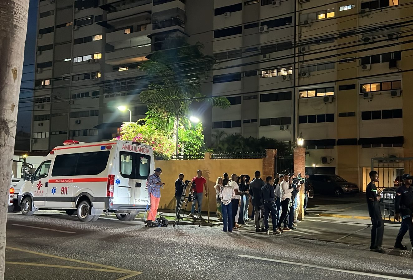 Hombre de 30 años asesina a una mujer de 70 años y deja varios heridos en Naco  