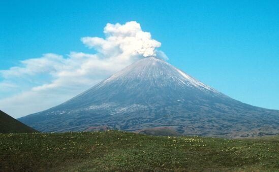 Entra en erupción un volcán en Rusia tras fuerte terremoto 8.8
