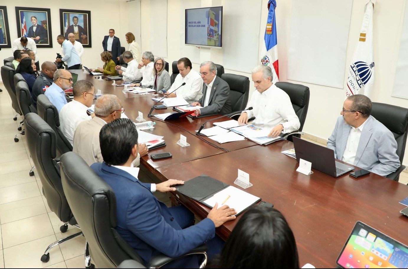 Abinader informa que más de 125 docentes reciben formación en el enfoque Esteam