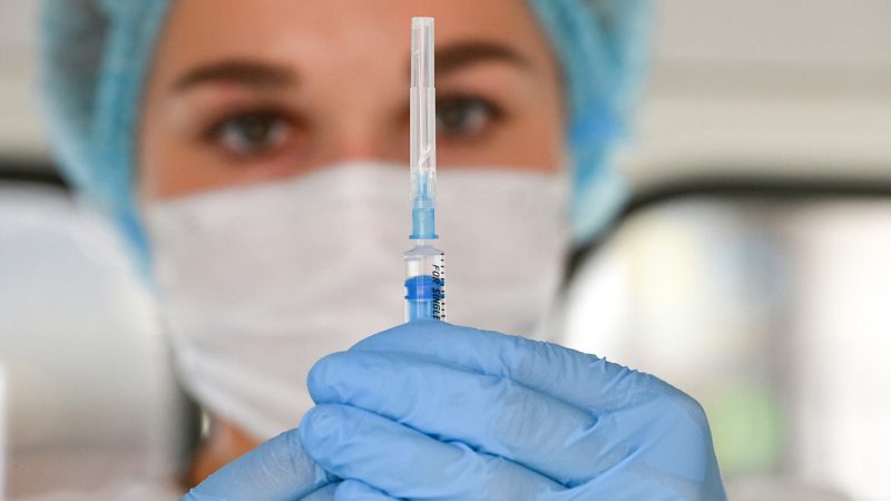 Laboratorio ruso revela cuándo los primeros pacientes recibirán una vacuna contra el cáncer