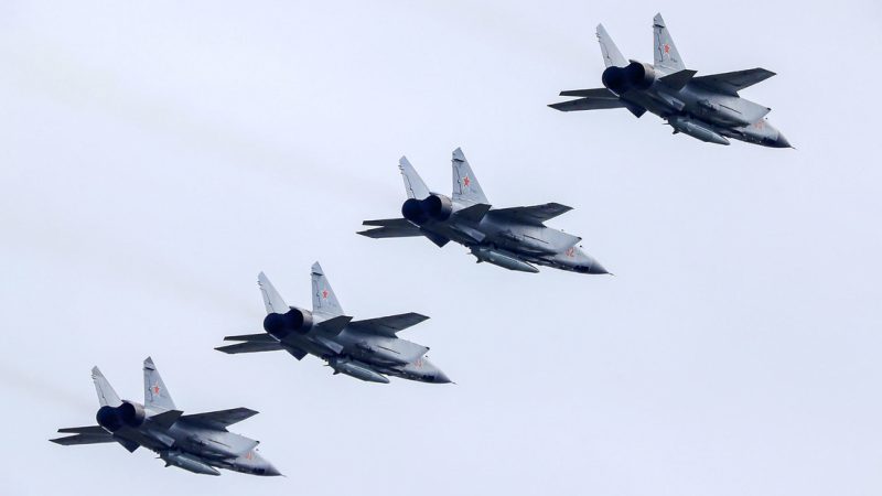 Misiles hipersónicos rusos golpean aeródromos militares de Ucrania