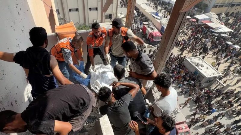 Israel asesina 20 palestinos con bombardeos a principal hospital del sur Gaza