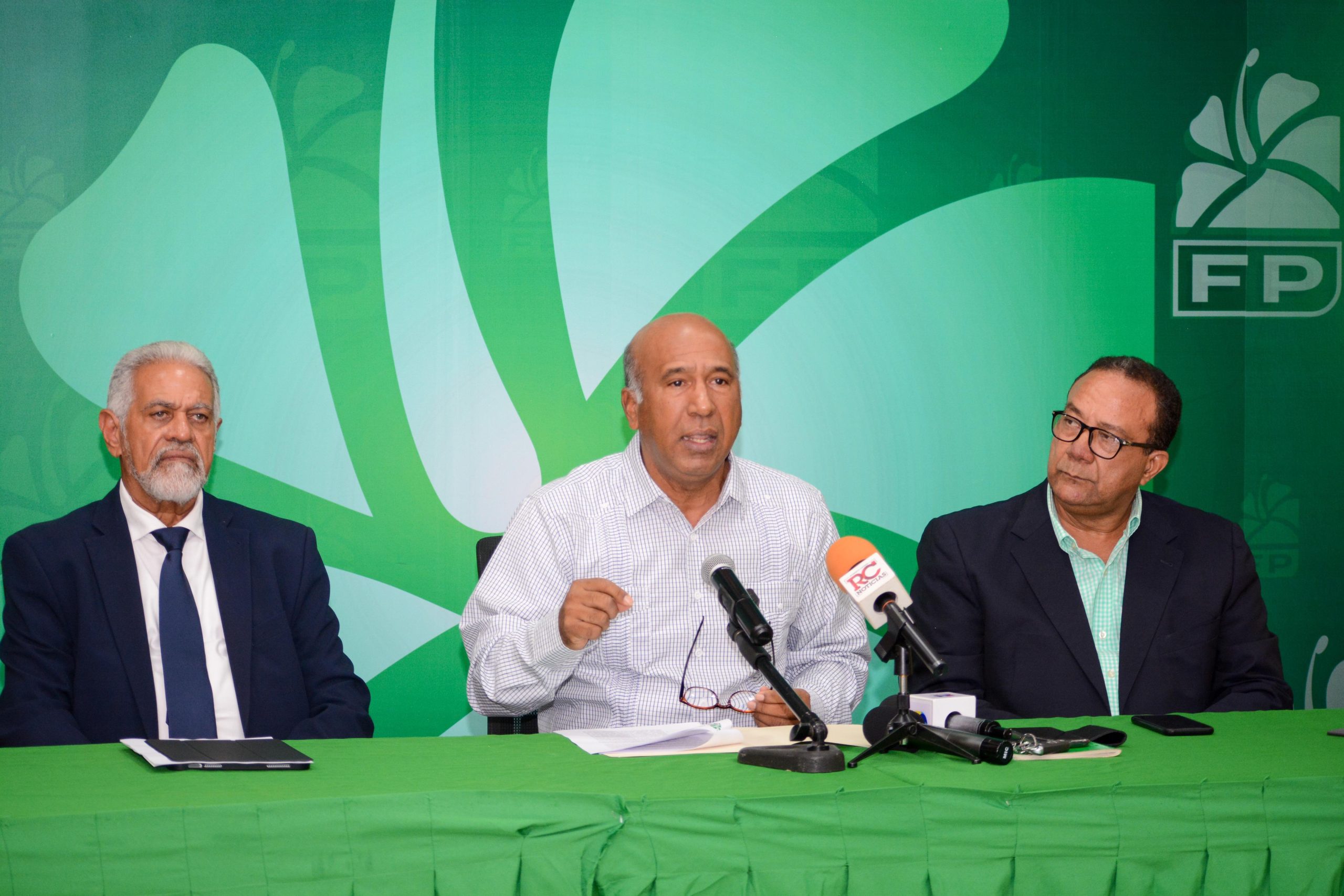 Fuerza del Pueblo denuncia que el gobierno manipula cifras sobre reducción de la pobreza