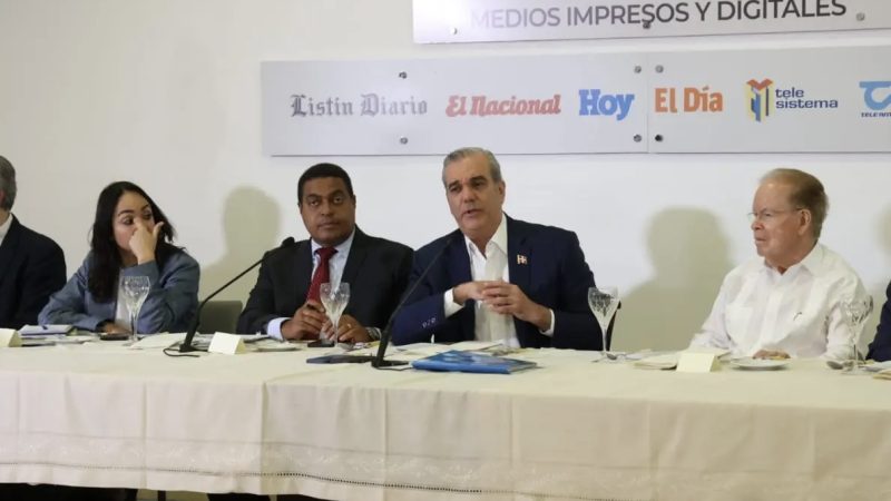 Abinader cuestiona forma LF manejó fondos de AERODOM