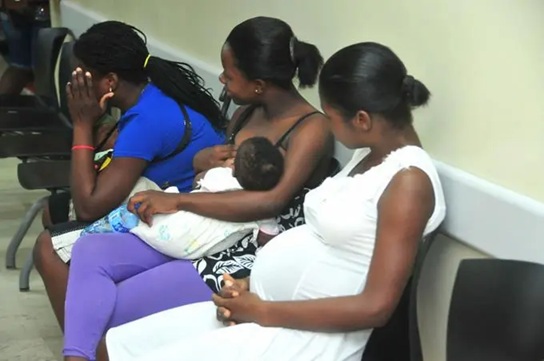 Partos de haitianas se reducen en el país  en un 70% por redadas en hospitales