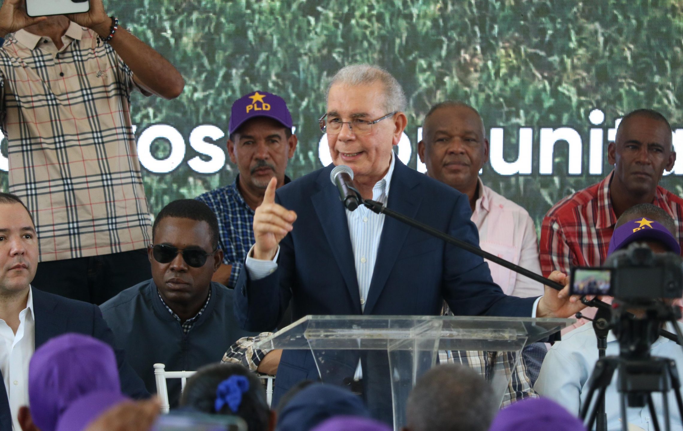 Danilo Medina dice gobierno abandona en todo el país los hospitales