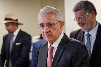 COLOMBIA: Condenan a 12 años de prisión al expresidente Uribe